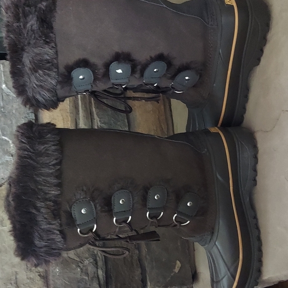Khombu Snow Boots ❄️ - Picture 3 of 8